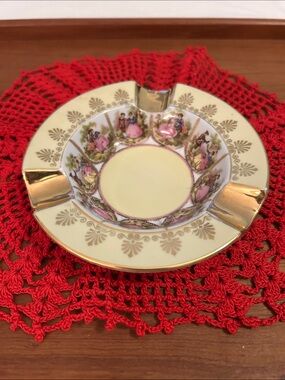 VTG Western Germany
Ashtray~Love Story~Heavy
Gold~Courting Couple